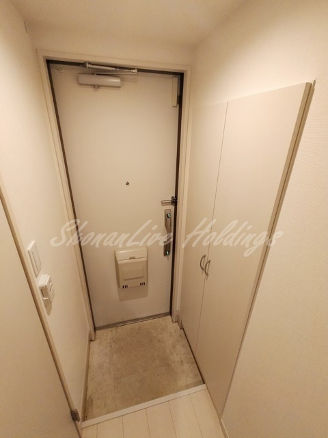 茅ヶ崎市中海岸４丁目のアパートの玄関|お履き物が多い方にもおすすめ♪