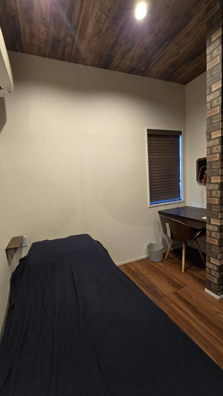 若草南町　中古戸建　（デザイナーズ住宅）の洋室