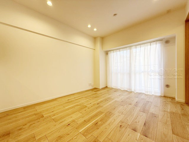 【居間・リビング】 | 飯田橋第一パークファミリア | くつろぎの空間であるLDの様子。安心してくつろげるよう派手さは控えて、さりとて地味すぎもせず、あなたの生活を彩ってくれます。～即日のご見学可能～　お問合せはお気軽にどうぞ。