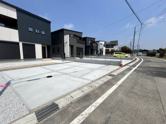 新築　前橋市富士見町横室　1号棟の前面道路含む現地写真|現地写真　南東側接道幅員約4.2ｍ