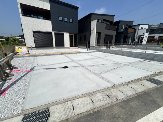 新築　前橋市富士見町横室　1号棟の駐車場|現地写真　駐車スペースは建物南側に並列2台分可能です！