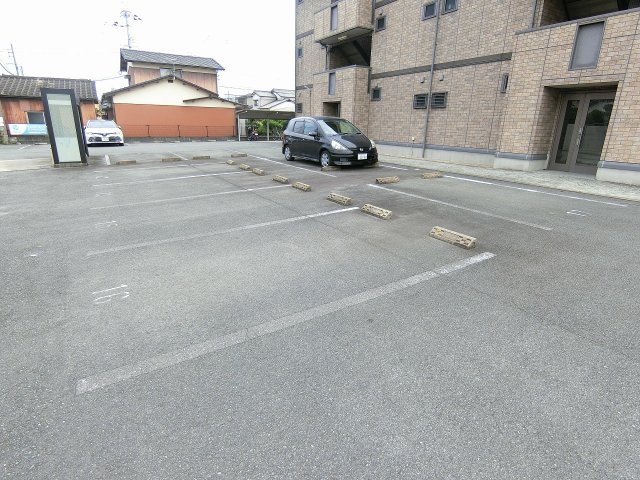 ビィーブルボナールの駐車場