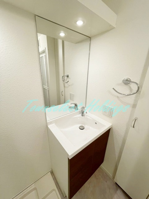 【洗面所】 | TーSTYLE辻堂 | 明るい洗面所です