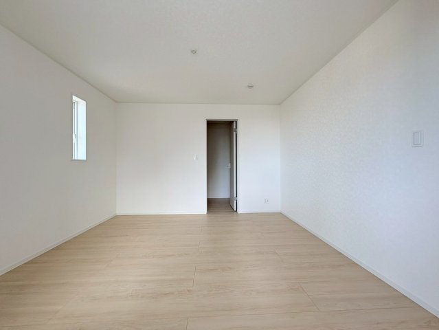 クワイエ　各務原市那加前野町第4　全2区画分譲のトイレ|超表面平滑加工とイオンパワーの「セフィオンテクト」加工で、汚れが付きにくく落ちやすい仕様のトイレです。
またツイントルネード洗浄で少ない水でも前方の返し部分から後方部までしっかり洗浄できます！