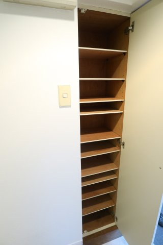 ＫＮマンションの収納|404号室の写真を使用しています。
