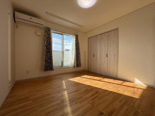 半田市平地町3丁目の洋室|洋室8帖　別角度☆