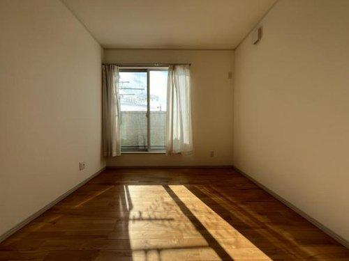 半田市平地町3丁目の洋室|洋室6帖　子ども部屋にもおすすめです☆