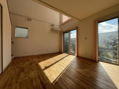 半田市平地町3丁目の居間・リビング|リビング別角度☆