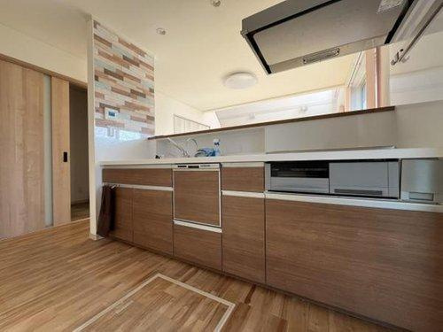 半田市平地町3丁目のキッチン|リビングの様子を見ることができるカウンターキッチン☆