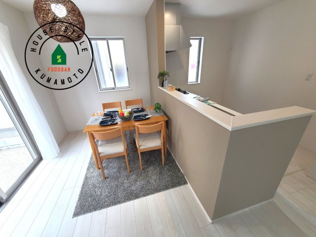 熊本市中央区国府4丁目第1-2棟（A号棟）の内観：施工例|キッチンから立ち込める香りが今日の料理を期待させます。