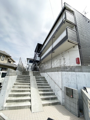 【エントランス】 | リブリ・サン湘南 | 清潔感のあるエントランスです♪