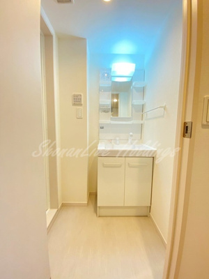 【洗面所】 | リブリ・サン湘南 | 明るい洗面所です