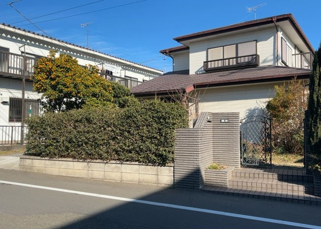 【外観】 | 人が暮らすうえで日光は大切な要素となります。日当たりの良さは譲れないポイントですね。併せて近くに大きな建築物の建築予定がないか、あるいはそれが可能な土地が近くにないか事前に確認することもお勧めします。