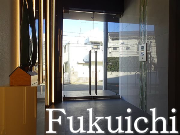 アジールコート都立大学のエントランス