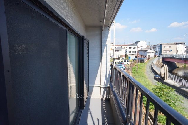 【バルコニー】 | 生野区巽南5丁目 | 2F：両面バルコニー☆キッチンに面した南側のバルコニー☆建物が無く、陽当り＆眺望良好☆水栓完備です☆