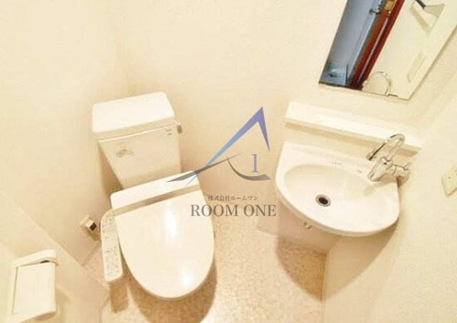 アリーチェ高田馬場の洗面所|独立洗面台です。