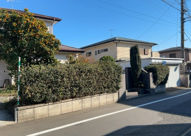 【外観】 | 人が暮らすうえで日光は大切な要素となります。日当たりの良さは譲れないポイントですね。併せて近くに大きな建築物の建築予定がないか、あるいはそれが可能な土地が近くにないか事前に確認することもお勧めします。