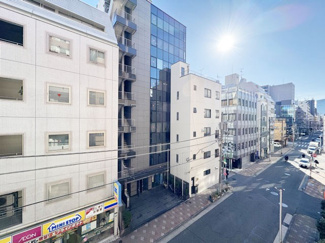 【展望】 | 眼前に広がる空の雄大さと、このお部屋の自慢の一つである「眺望」をご覧ください。毎日、この景色を独り占めできる新生活に夢が広がります。～即日のご見学可能～　お問合せはお気軽にどうぞ。
