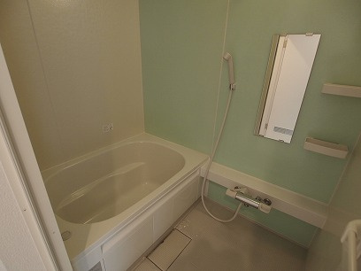 さくらコーポの浴室|ゆったり過ごせるお風呂です