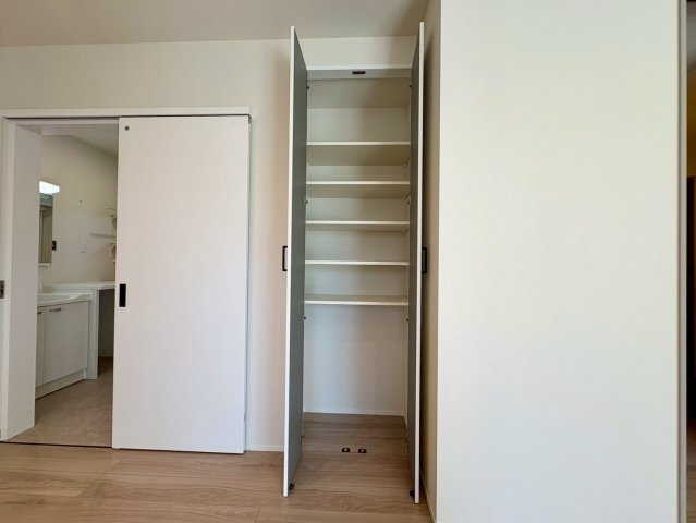 「南庭付き」高知市介良乙　新築一戸建ての収納|デッドスペースを有効活用した機能的な収納。日用品のストックや季節ものの保管に大変便利です。