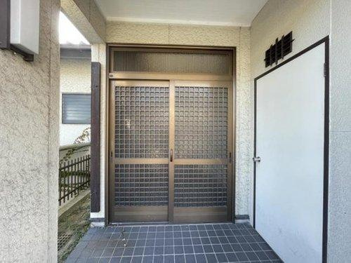 半田市有脇町2丁目の収納|玄関横に物入あり♪