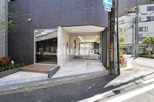 ArtizA京橋WESTのエントランス