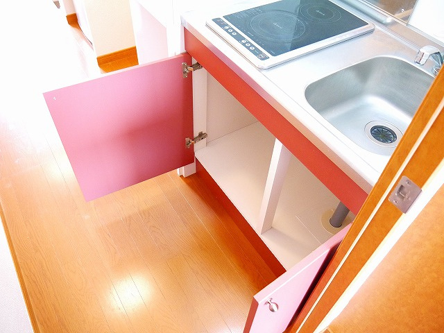 レオパレス伏見Ⅲのキッチン|コンパクトなキッチンで掃除もラクラク