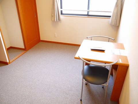 レオパレス伏見Ⅲの洋室|ゆったりした洋室です