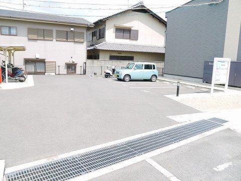 レオパレス伏見Ⅲの駐車場|駐車場完備です