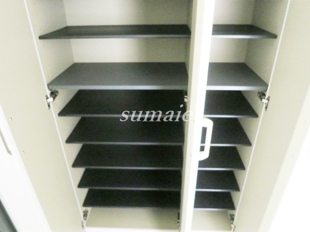 レジェンダリーガーデン赤羽ウェストビューの玄関|シューズボックスです♪