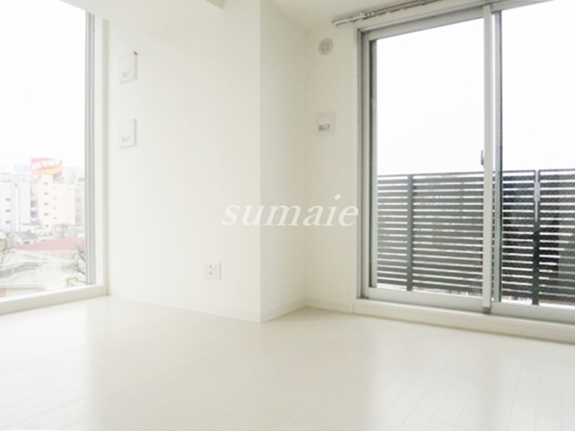 レジェンダリーガーデン赤羽ウェストビューの居間・リビング|二面採光の角部屋です☆