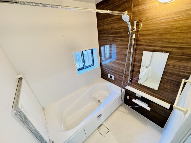 松戸市松戸新築戸建の浴室|手元で水流切り替えエコシャワーヘッド・足を伸ばせる広々浴槽で毎日リラックス！