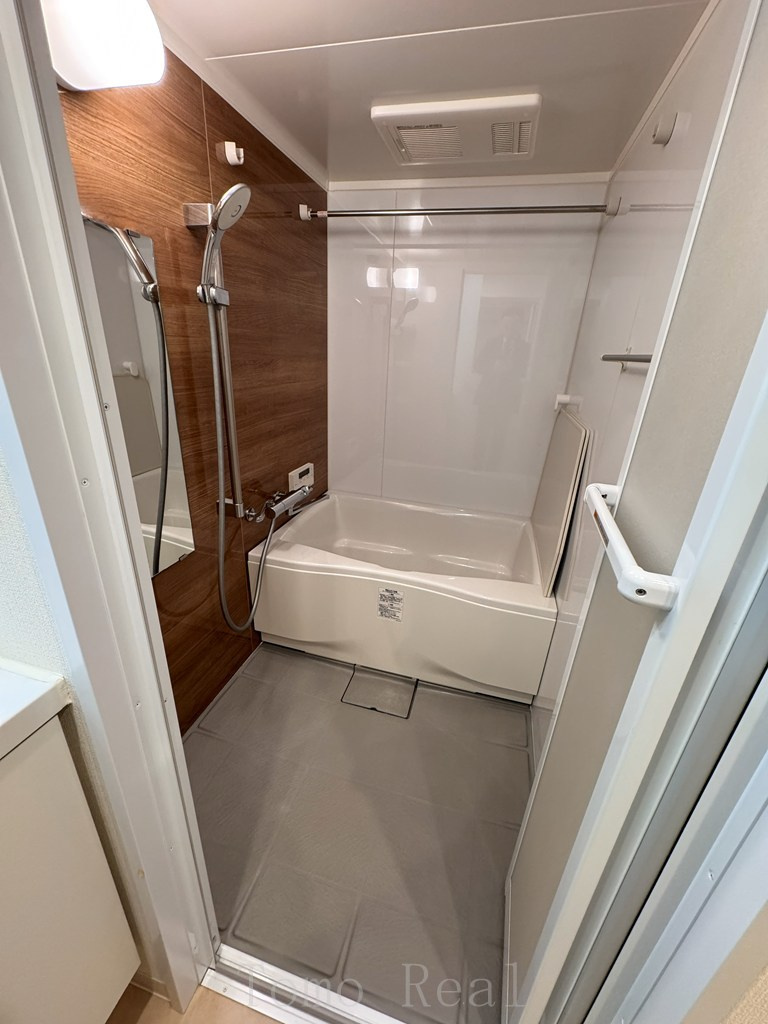 六本木ビュータワーの浴室|バスルームの天井高が1840mmしかないので背の高い方には厳しそうです。