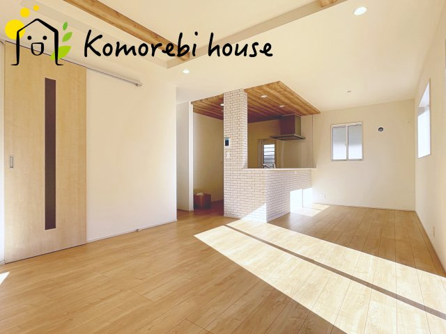 桶川市坂田　11期　新築一戸建て　ブルーミングガーデン　01の居間・リビング|1/10　撮影済み