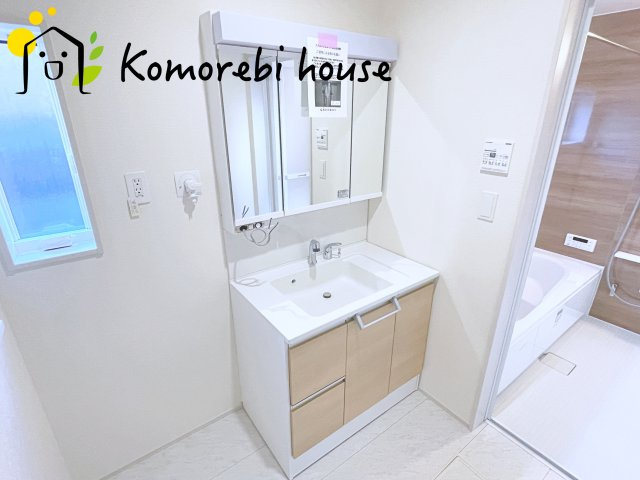 桶川市坂田　11期　新築一戸建て　ブルーミングガーデン　01の独立洗面台|1/10　撮影済み