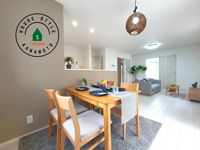 熊本市中央区国府4丁目第1-2棟（B号棟）の内観：施工例|多くの時間を過すことになるリビングだからこそ、いつも穏やかな空間・解放感が味わえ毎日が充実します。