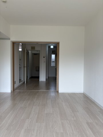 クレールメゾンＮＡＫＡの居間・リビング|居室2