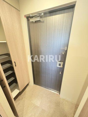 レジュールアッシュ緑橋駅前の玄関