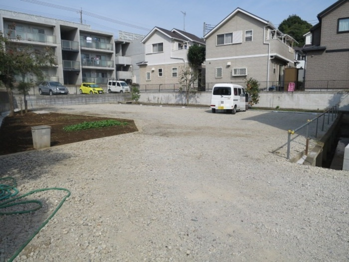 ローカス・グランデの駐車場