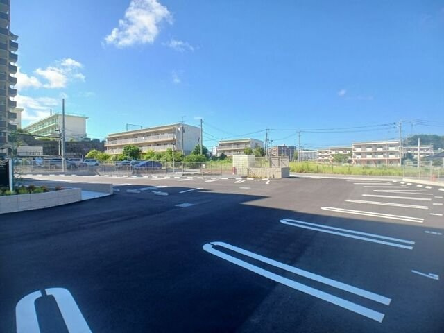 サンスタームーンモナの駐車場