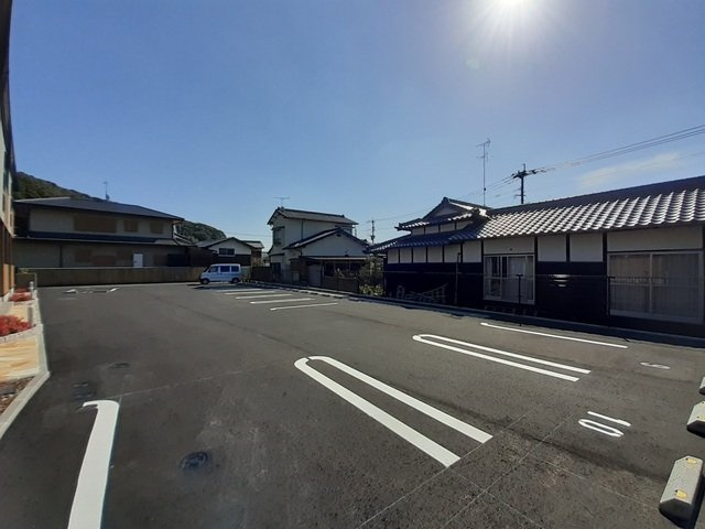 レジデンシアの駐車場