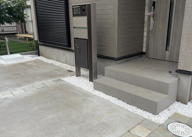 【庭】 | 庭があることでガーデニングや家庭菜園はもちろん、こどもの遊び場やペットを放して遊ぶことができます。また、家の周囲に余裕があるということです。隣地との間があれば、十分な日当たりと、風通しが確保できます。