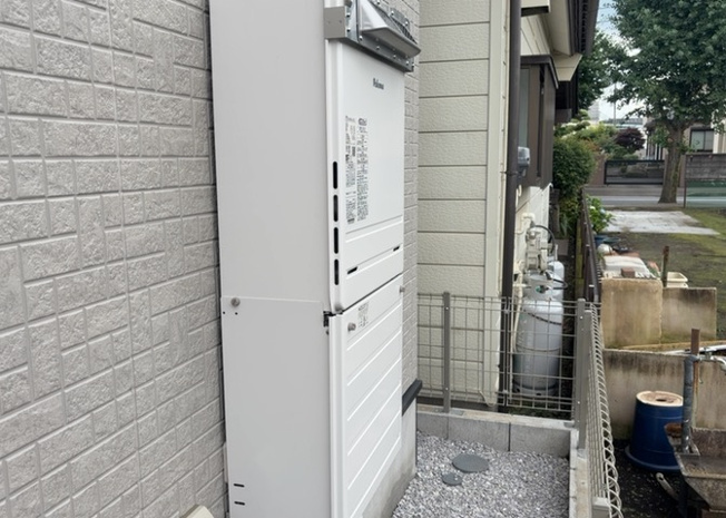 【発電・温水設備】 | 省エネ給湯器とは従来型の給湯器より熱効率が高く、少ない燃料でたくさんのお湯を沸かすことが出来る高効率な給湯器のことを指します。また、省エネ給湯器には種類があり、利便性や効果なども様々です。