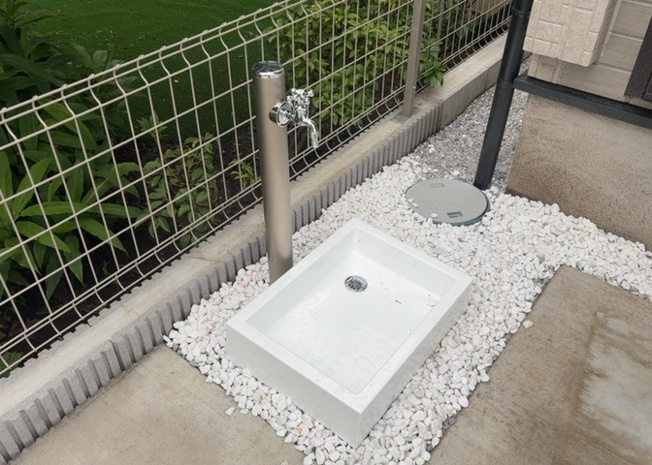 【設備】 | 敷地内には、散水栓や立水栓があります。水道水を直接利用できるため、水を運ぶ手間を省くことが出来ます。大量の水を必要とする洗車作業や清掃などに役立ちます。その他設備とあわせて、現地でご確認ください。