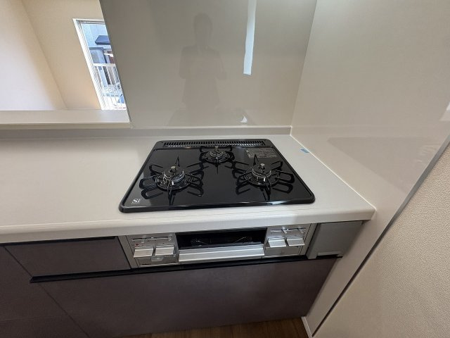 【キッチン】 | 福岡市南区長住5丁目第8　1号棟（全3棟）【仲介手数料無料・0円】 | 施工例。施工例は完成時と異なる場合があります。