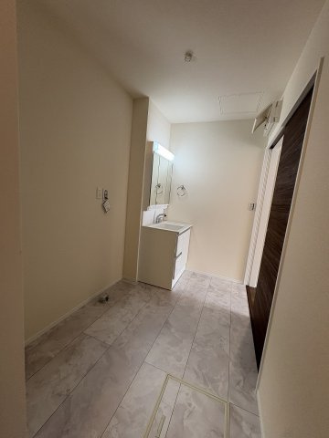 【洗面所】 | 福岡市南区長住5丁目第8　1号棟（全3棟）【仲介手数料無料・0円】 | 施工例。施工例は完成時と異なる場合があります。