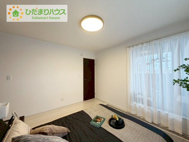郡山市片平町モデル棟　新築戸建　3号棟の寝室|壁紙はシンプルで清潔なホワイトで統一しています。朝の光をたっぷり浴びながら一日をスタート！目覚めは明るくあたたかな場所で。