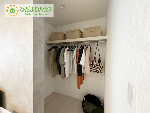 郡山市片平町モデル棟　新築戸建　3号棟の収納|"ママに人気のウォークインクローゼット付き！
コートやジャケットはもちろん、季節物や布団なども全部収納できちゃいます(^^)/"