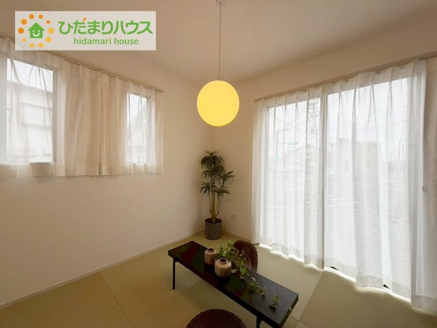 郡山市片平町モデル棟　新築戸建　3号棟の和室|リビングと隣り合わせにあるお部屋！扉を閉めれば、来客用の部屋として使えます♪