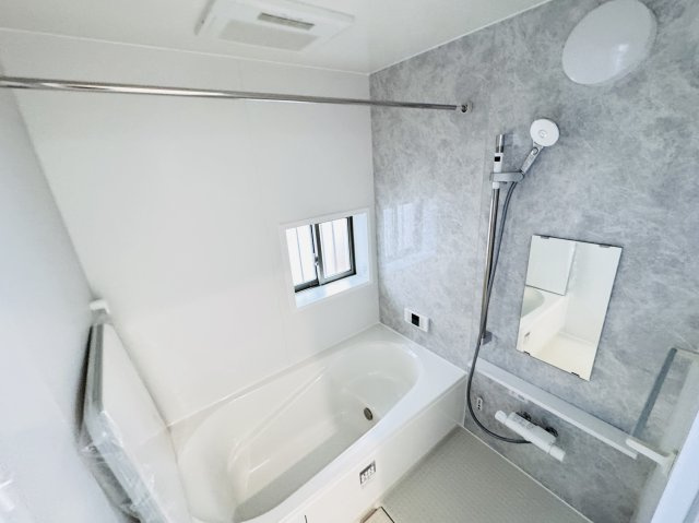 松戸市松戸新築戸建の浴室|手元で水流切り替えシャワーヘッド・足を伸ばせる広々浴槽で毎日リラックス♪